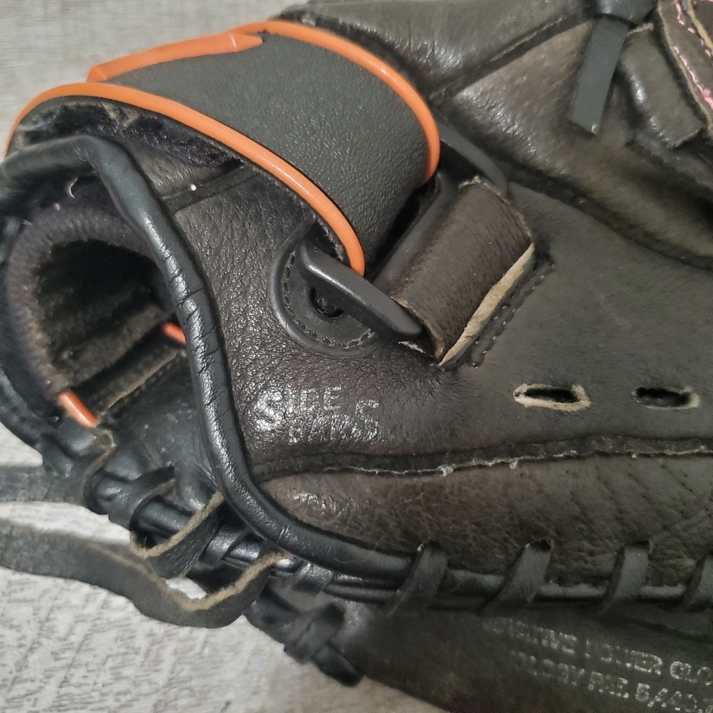 Mizuno Pink and Black Leather Catching Mitt - Picture 10 of 11